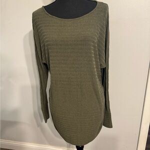 Olive green long sleeve top. XL
